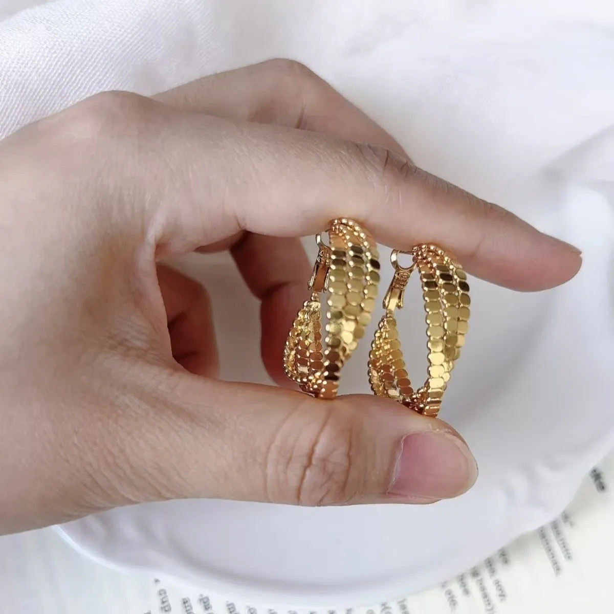 

Women Luxury Wavy Glitter Twisted Hoop Earrings 925 Sterling Silver Pin Trendy Metallic Style Party Fine Jewelry