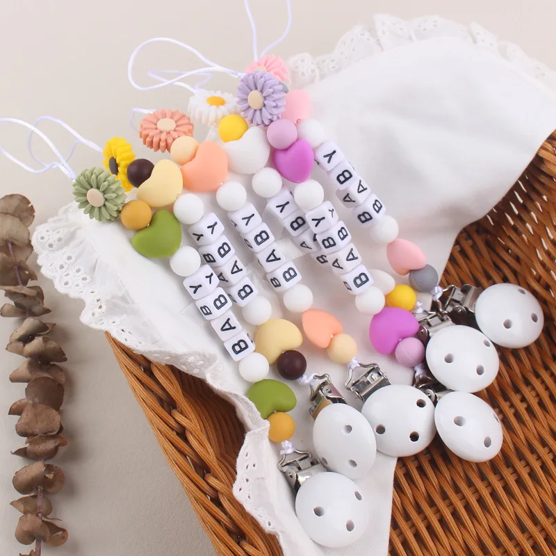 CUSTOM Letter ชื่อ Pacifier คลิป CHAIN Daisy ดอกไม้จี้สําหรับเด็กทารก Chew Leash จุกนมผู้ถือ Teether ของขวัญสร้างสรรค์