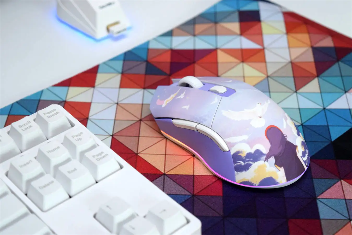 Dareu Traum Begegnung em901 2,4g drahtlose Maus Spiel Maus lila leichte RGB Licht Gaming-Maus mit Ladestation für Mädchen