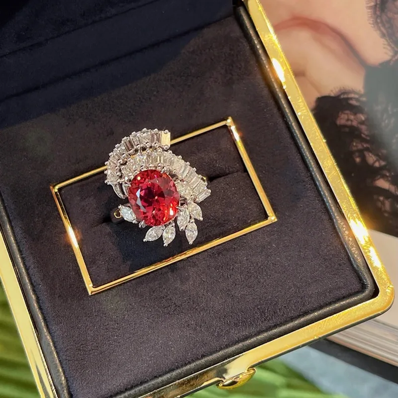 Fashion New Engagement Rings Women\'s Wine Red Geometric Flowers AAA Zircon Noble Personality Jewelry Prom Accessories Gifts D813