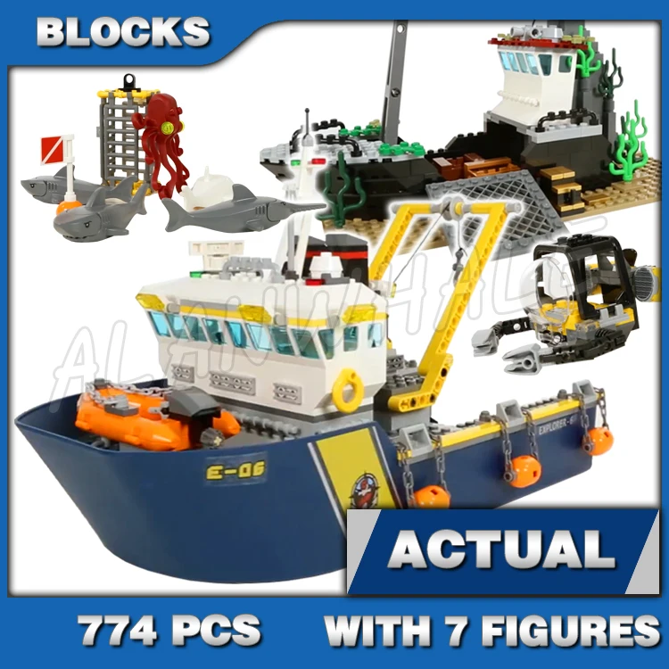 774pcs City Deep Sea Exploration Vessel Submarine Scuba Scooter Shipwreck Shark 02012 Building Block Toys Compatible With Model