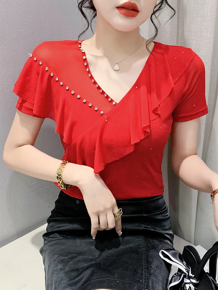 

Сексуальная женская футболка с V-образным вырезом и бисером, с коротким рукавом, летняя модная, с оборками, приталенная, трендовый топ в корейском стиле для повседневной носки