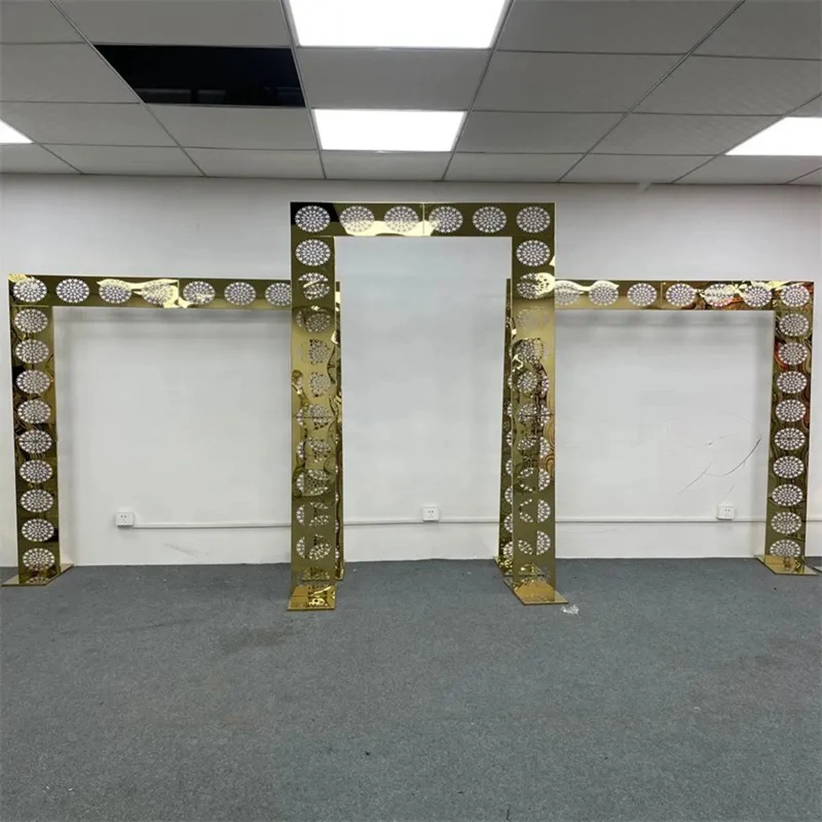 New wedding props Golden sunflower wedding stage stainless steel arch metal backdrop stand