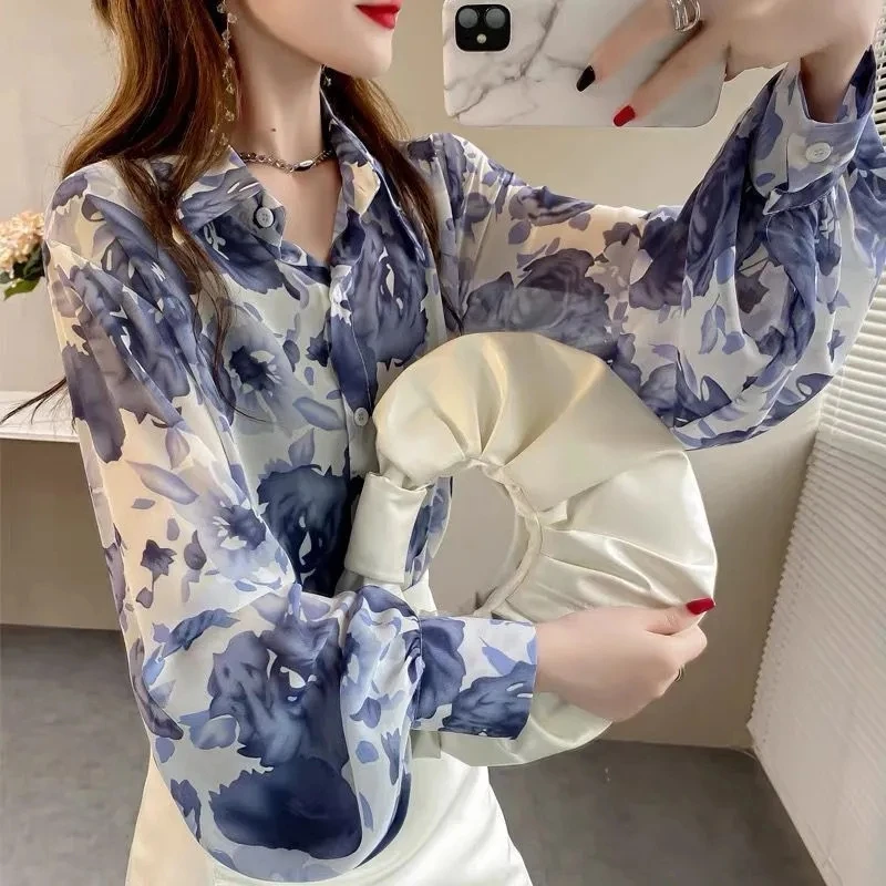 قميص شيفون فضفاض للنساء بأكمام واسعة، طبقة أساسية فريدة بطباعة زهور صغيرة، أكمام طويلة وياقة مستديرة، موضة الخريف