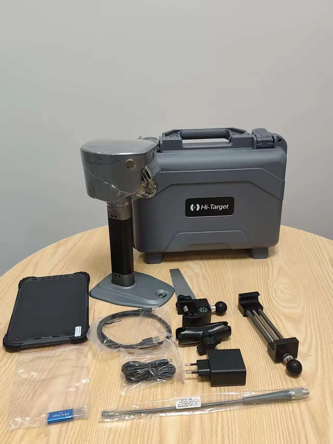 Compact Design Hi-Target V700S GPS RTK Receiver With 1408 Channels Latest Model With Laser Reverse Positioning Technology