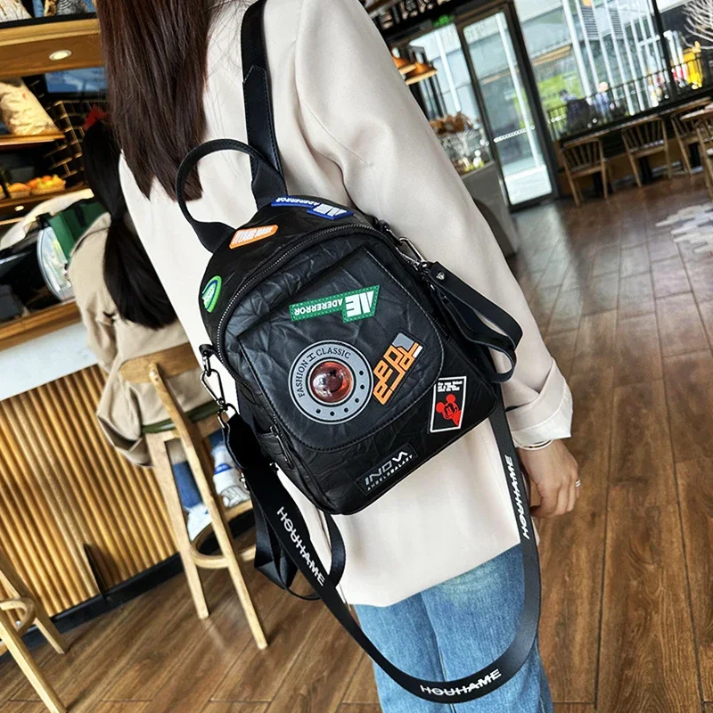 حقيبة ظهر نسائية كاجوال عصرية مع شارة بنمط كتف وحقيبة مدرسية للاستخدام اليومي والسفر وحقائب ظهر صغيرة #1