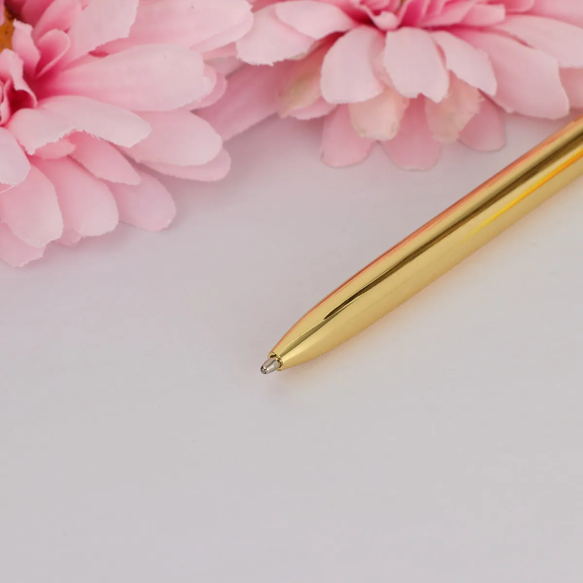

Stylish Gold Plated Pen Holder with Matching Signing Pen for Wedding Guest Book Office Event Decor Gift Set
