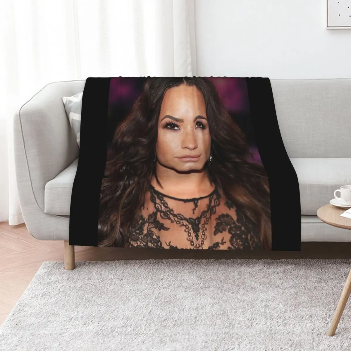 Demi Lovato Paired a Beige Lip Throw Blanket Hairys Single Loose Furry Plush Personalized Gift Blankets