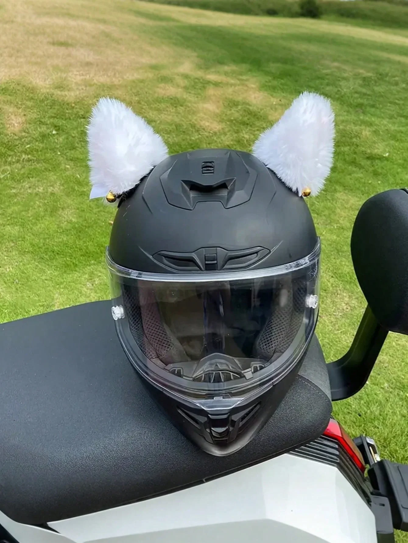 2er-Pack Kunstfell-Katzenohren als Helmzubehör, abnehmbare Plüsch-Katzenohren, passend für Motorrad-/E-Bike-/Skihelme, niedliche Dekoration F – Detail 4