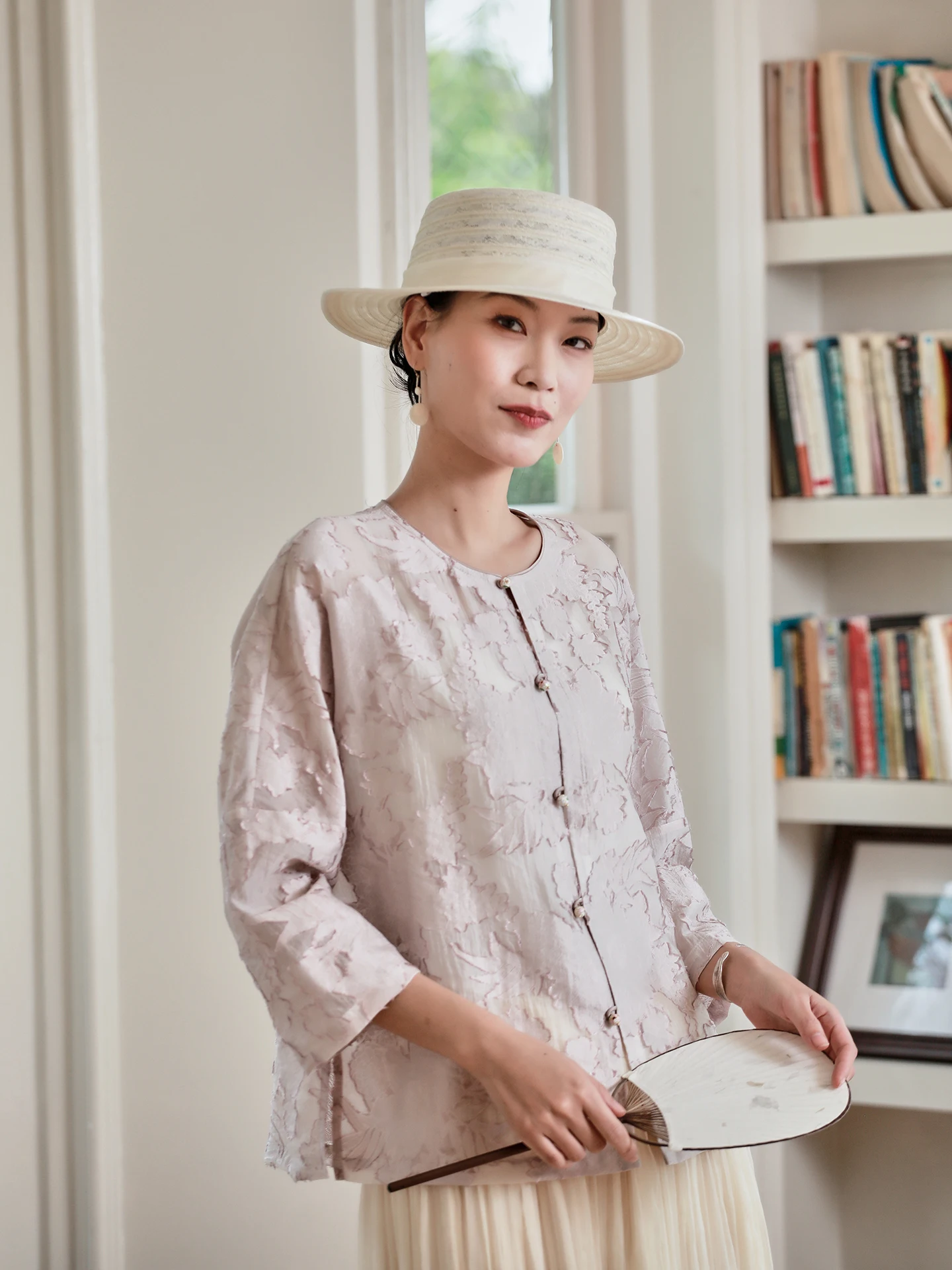 

New Chinese Style Embroidered Light Luxury Anti-Aging Women's Shirt National Style Button up Top Comfortable Breathable Summe...