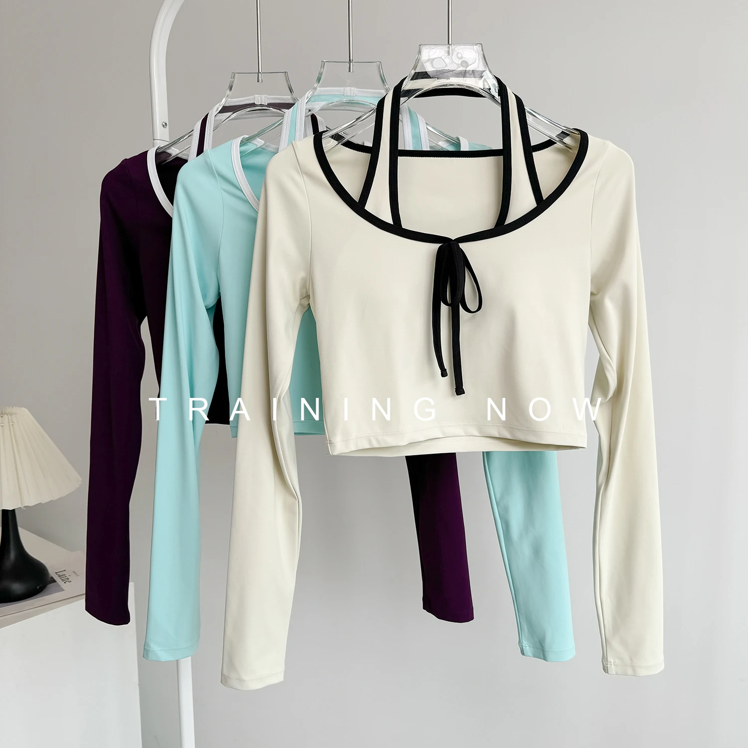 

Fake two-piece halterneck long-sleeved yoga clothes for women in autumn and winter with chest pads sports training tops