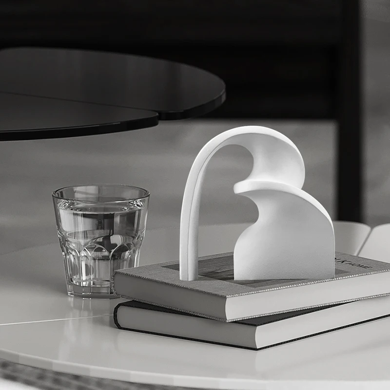 Geometrischer Bogen, gedrehtes Band, abstrakte Galvanik, Wohnaccessoires