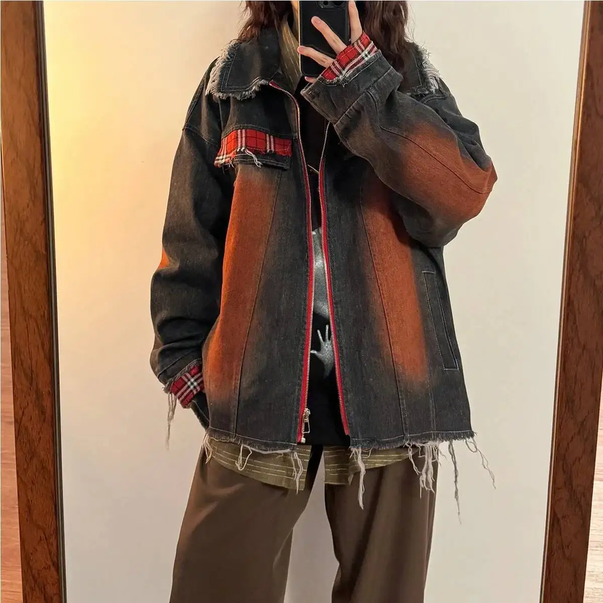 Amerykańska kurtka jeansowa w kratę w stylu vintage, damska, wiosenna, nowa, z efektem spryskiwania farby, postarzana, z frędzlami, o wyrafinowanym wyglądzie, o regularnym kroju.