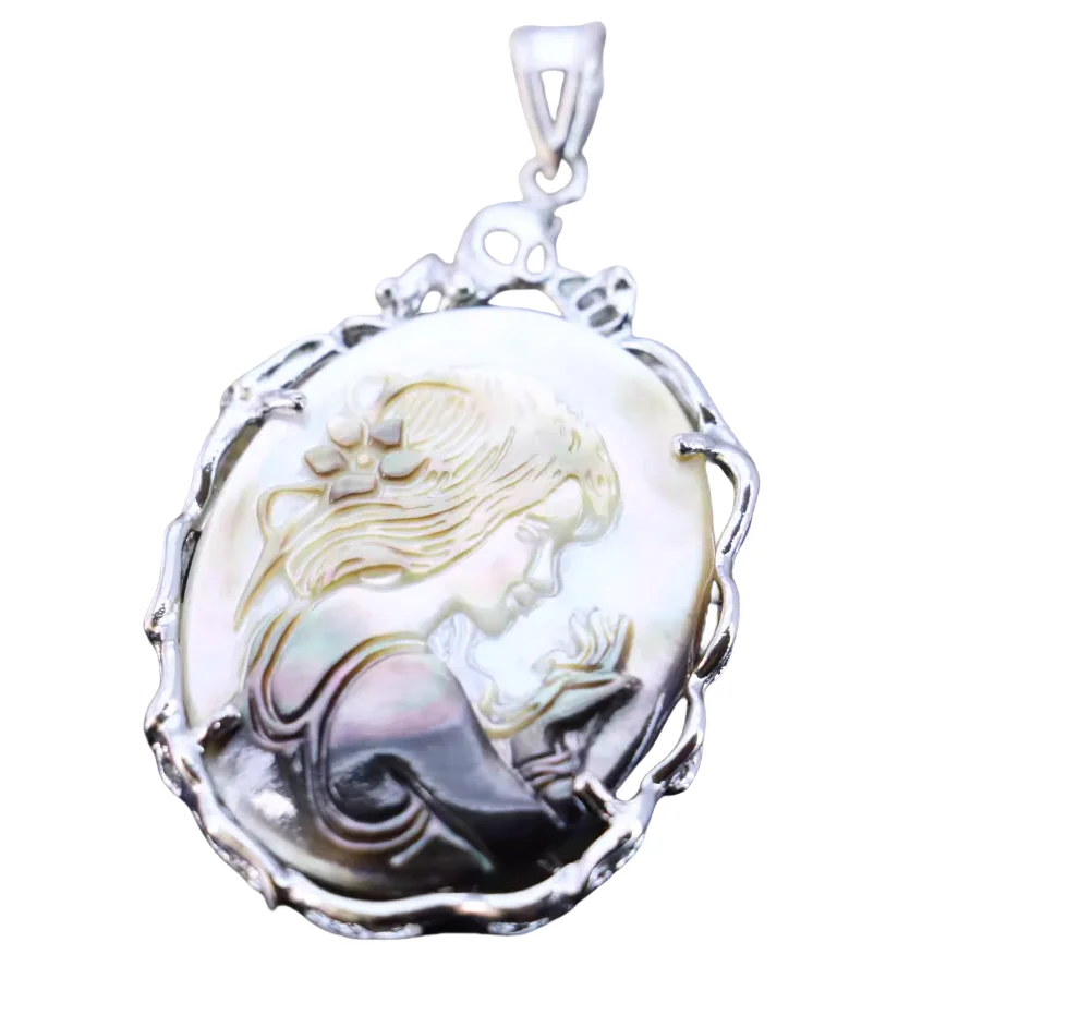 

Size：34x46mm Natural abalone shell necklace, shell pendant necklace, female relief angel mother of pearl necklace