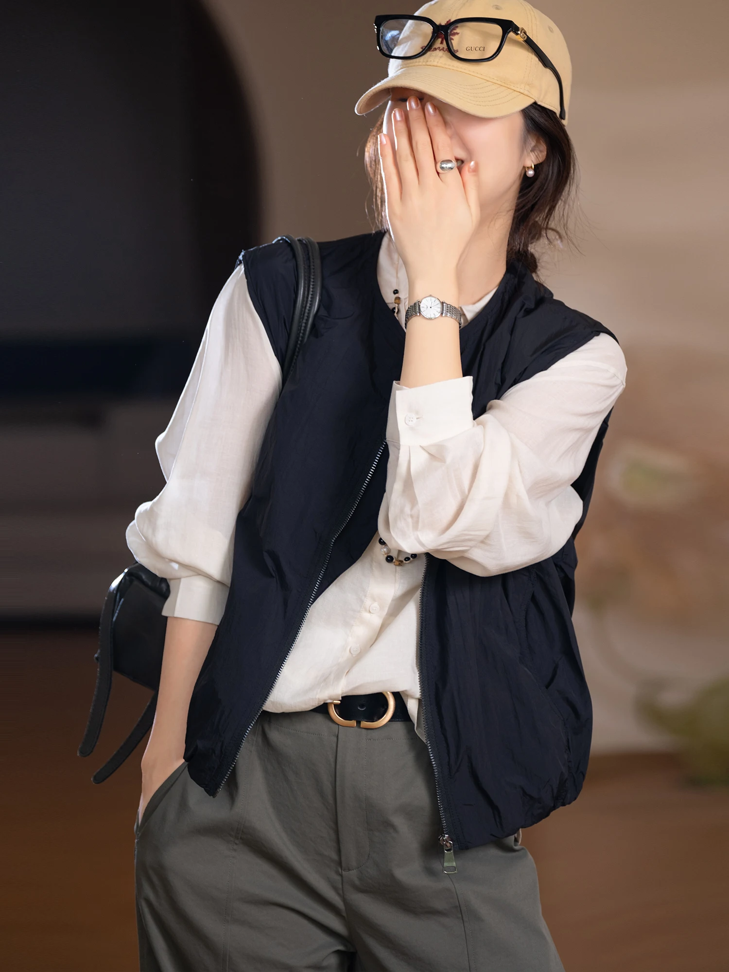 

Light Outdoor Fly Sleeve Vest Custom Texture Lace Hem Pocket round Neck Women's Vest Casual Style Polyester Fiber Loose Fit