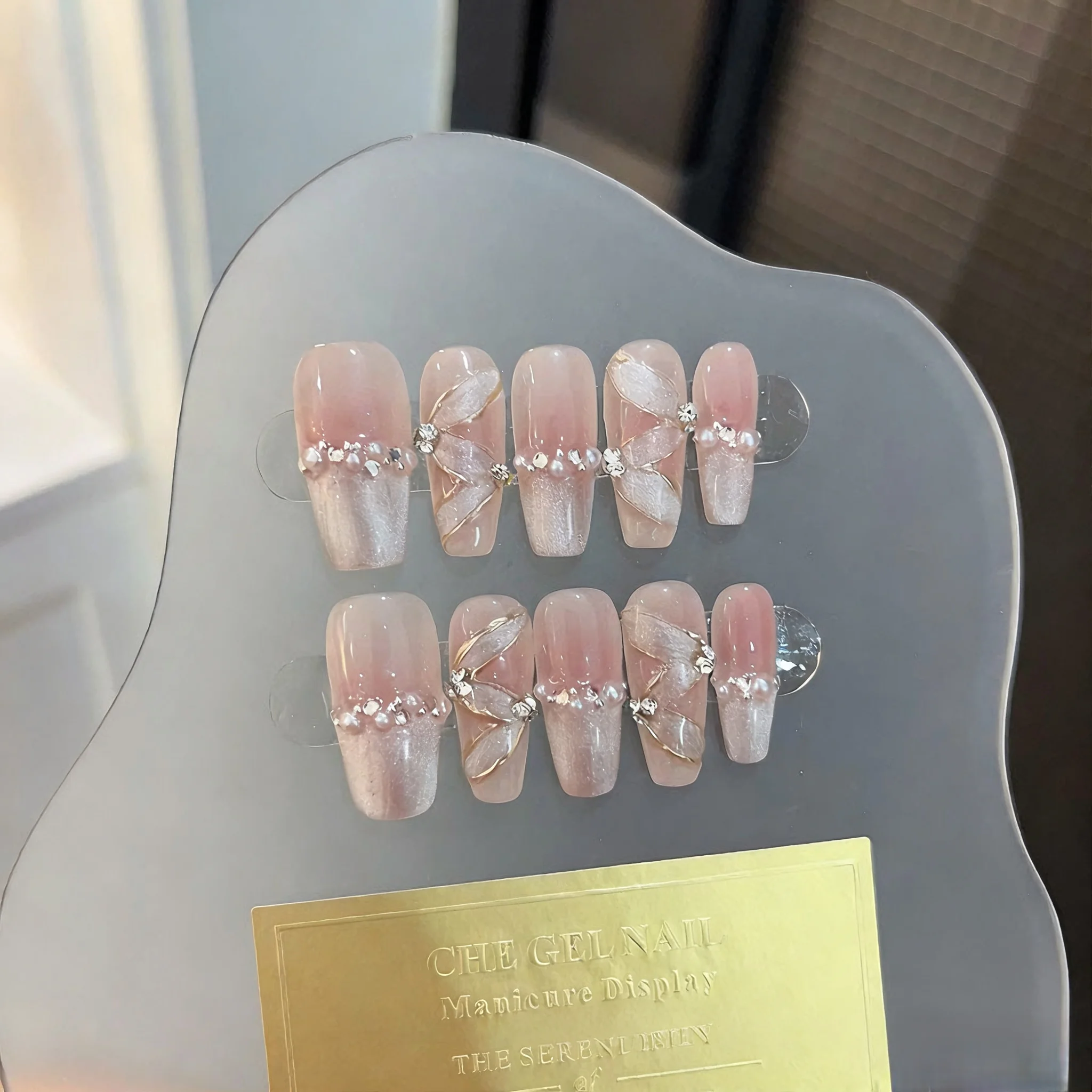 

10pcs Handmade Pink Fake Nails Pearl Rhinestone Decor Wing Shiny Design False Nails Mid-Length Square Full Cover Press On Nails