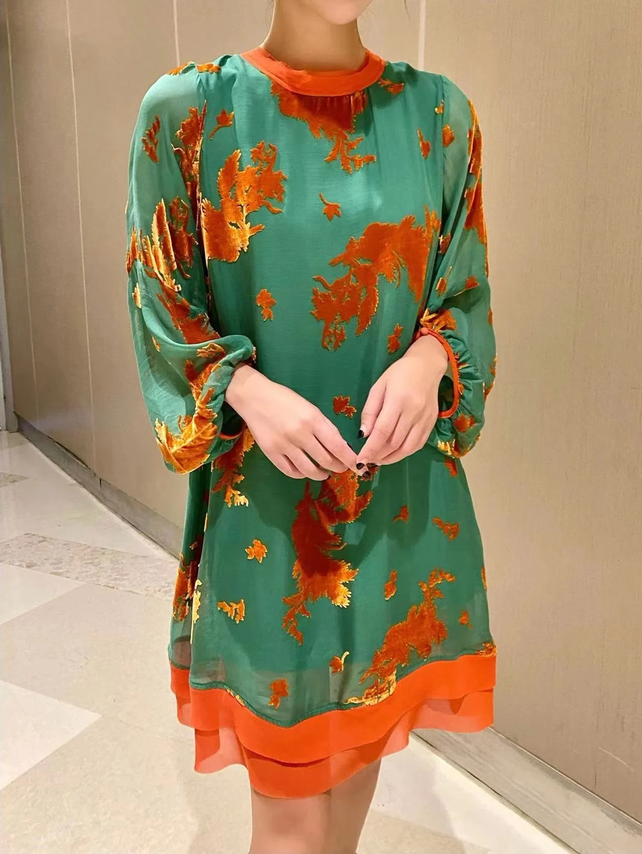 

winter 2023 autumn new and women's clothingSilk 3D Flocking Floral Contrast Color Retro Elegant Loose Western Style Dress 1013
