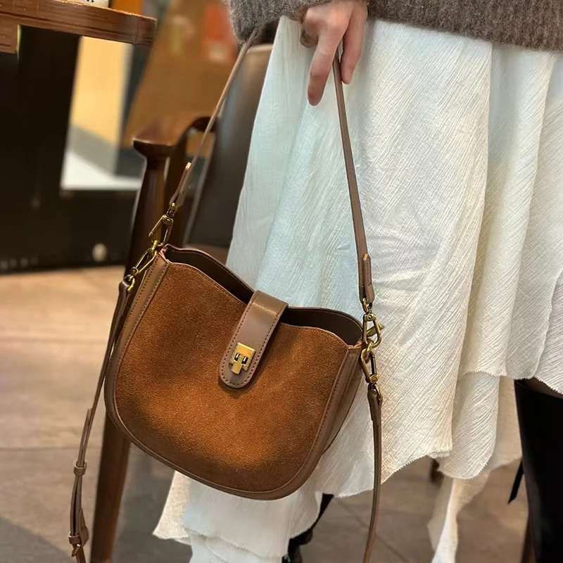 

Ladies' suede saddle bag can be carried on one shoulder or diagonally luxurious genuine cowhide women's bag casual shopping bag