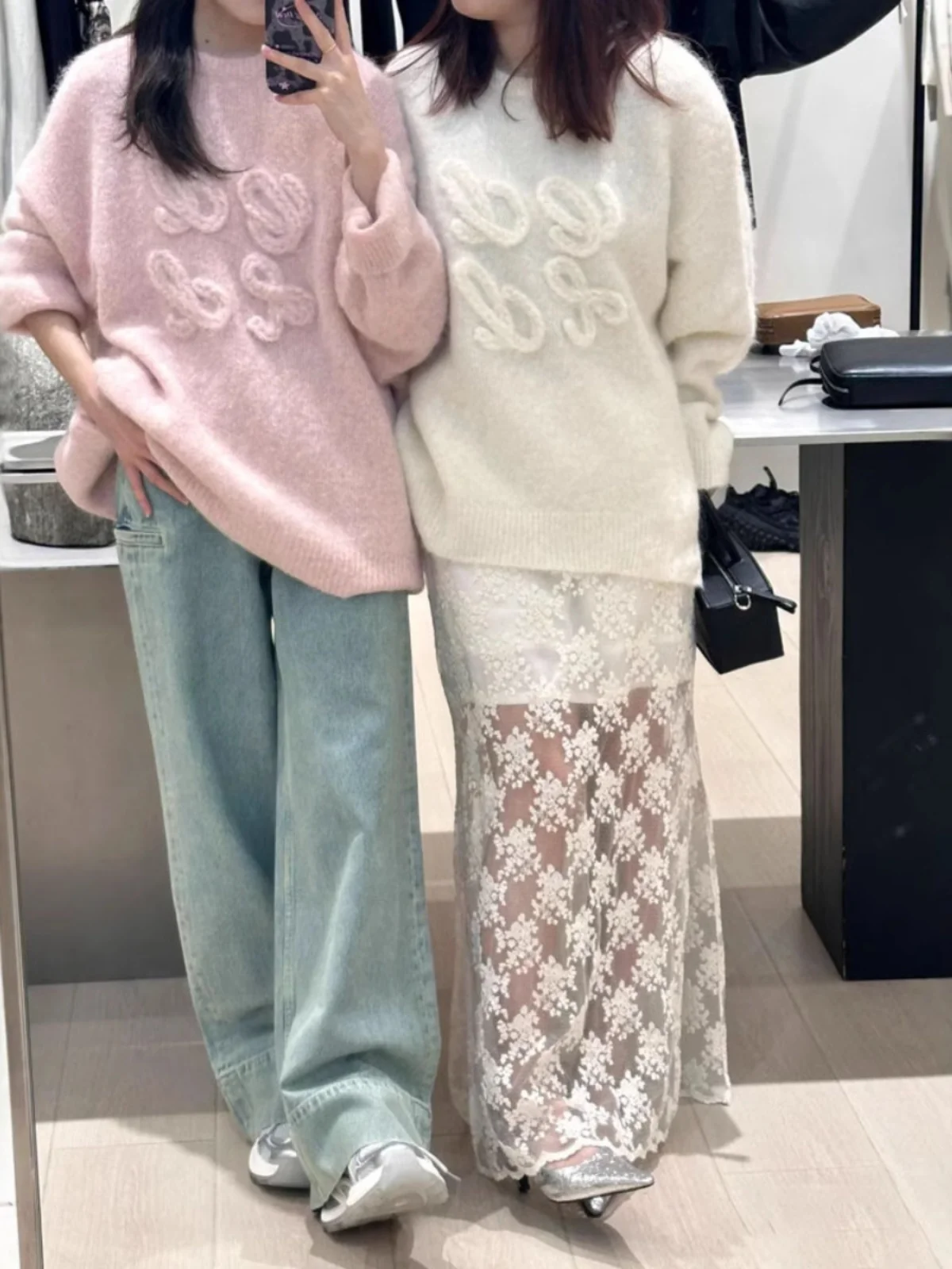 

Delicate Chic Loose Knitted Sweater Sweet Girl Feeling Overhead Flower Design Soft Gentle Fashionable Winter Women's Sweater