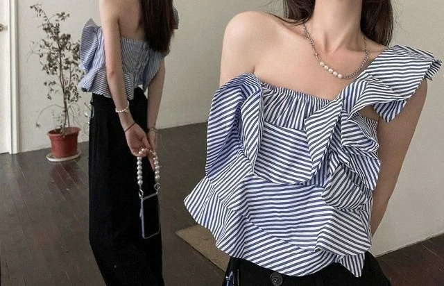 

Irregular Off-the-shoulder Striped Shirt Women's Summer Design Sense Niche Short Shirt Ruffle Edge Age-reducing Sleeveless Top