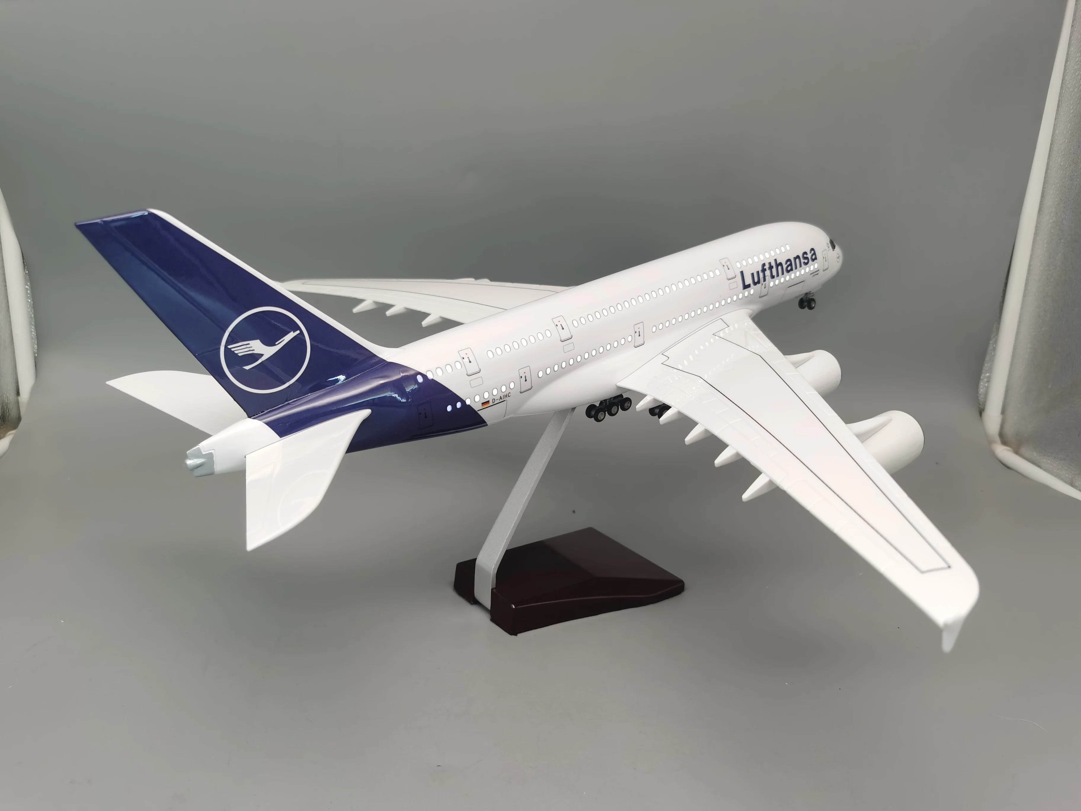 New 1/160 Scale 46CM Airplane A380 Lufthansa Airline Model Light and Plastic Resin Plane For Collection-New Painting Airbus A380
