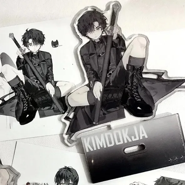 すべてを知る読者が、劉仲和、金都子、中都のアクリルスタンディをフィーチャーした独自のコスプレグッズを作成