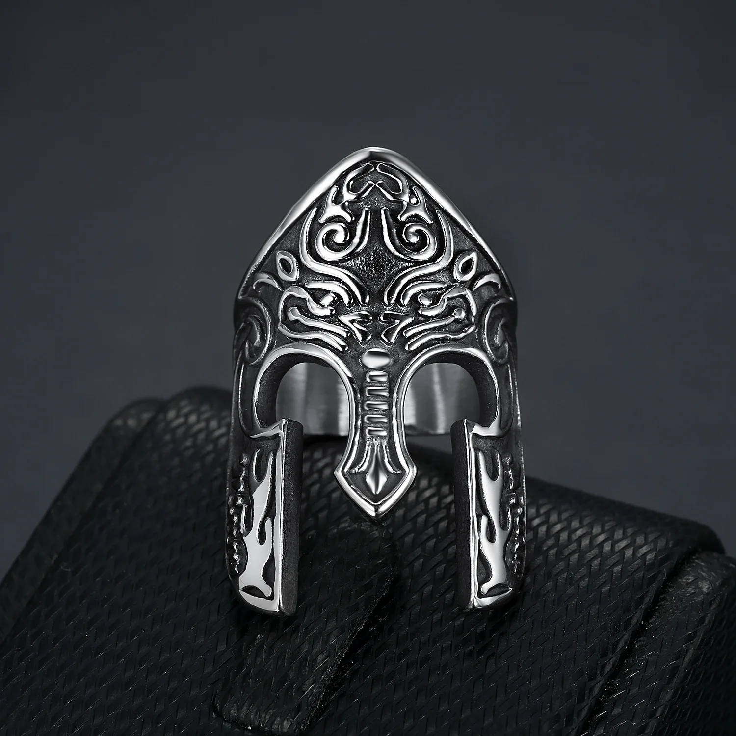 Vintage Stainless Steel Men Ring Punk Armor Helmet Mask Shape Statement Finger Ring Retro Biker Fashion Jewelry