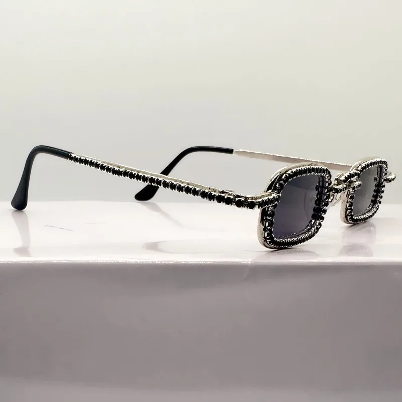Frauen Kleine Quadratische Diamant Sonnenbrille Metall Luxus Rechteck Strass UV400 Mehrfarbige Shades Weibliche Sonnenbrille Brillen – Detail 12