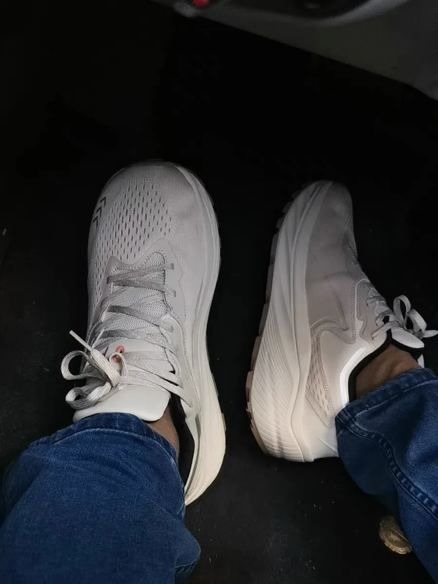 Four Seasons Arrivals Hot Seller High-Quality Lightweight Anti-Slip Walking Shoes Durable Shoes Casual Sneakers