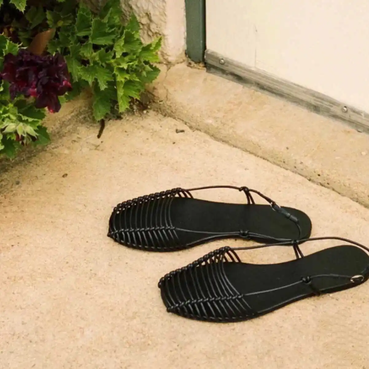 Sandálias de Couro Trançadas com Fundo Plano Estilo Romano Sandálias de Praia Fenas Faionáveis Respirável Slip-On com S...