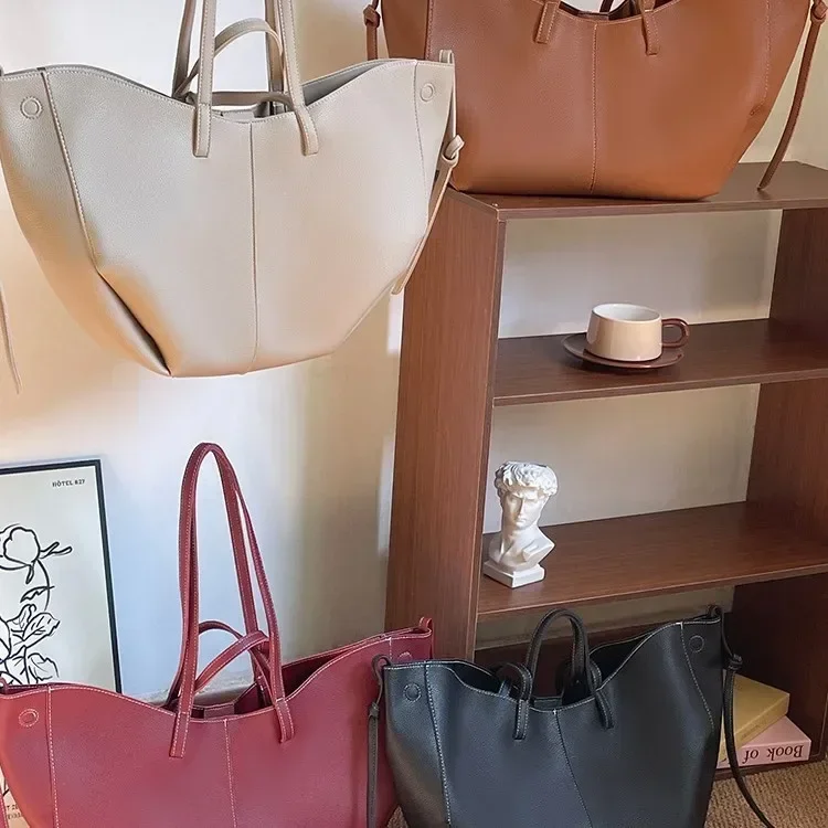 

New wing bag, large capacity shoulder bag, versatile tote bag, high-end feel, hand-held bag, trendy bags for women