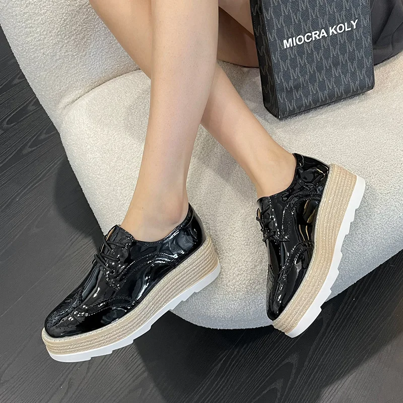 

Platform Brogue Shoes Woman Lace Up Wedges Loafers Patent Leather Round toe Pump Casual Heightening Shoes Shallow Oxford Vintage