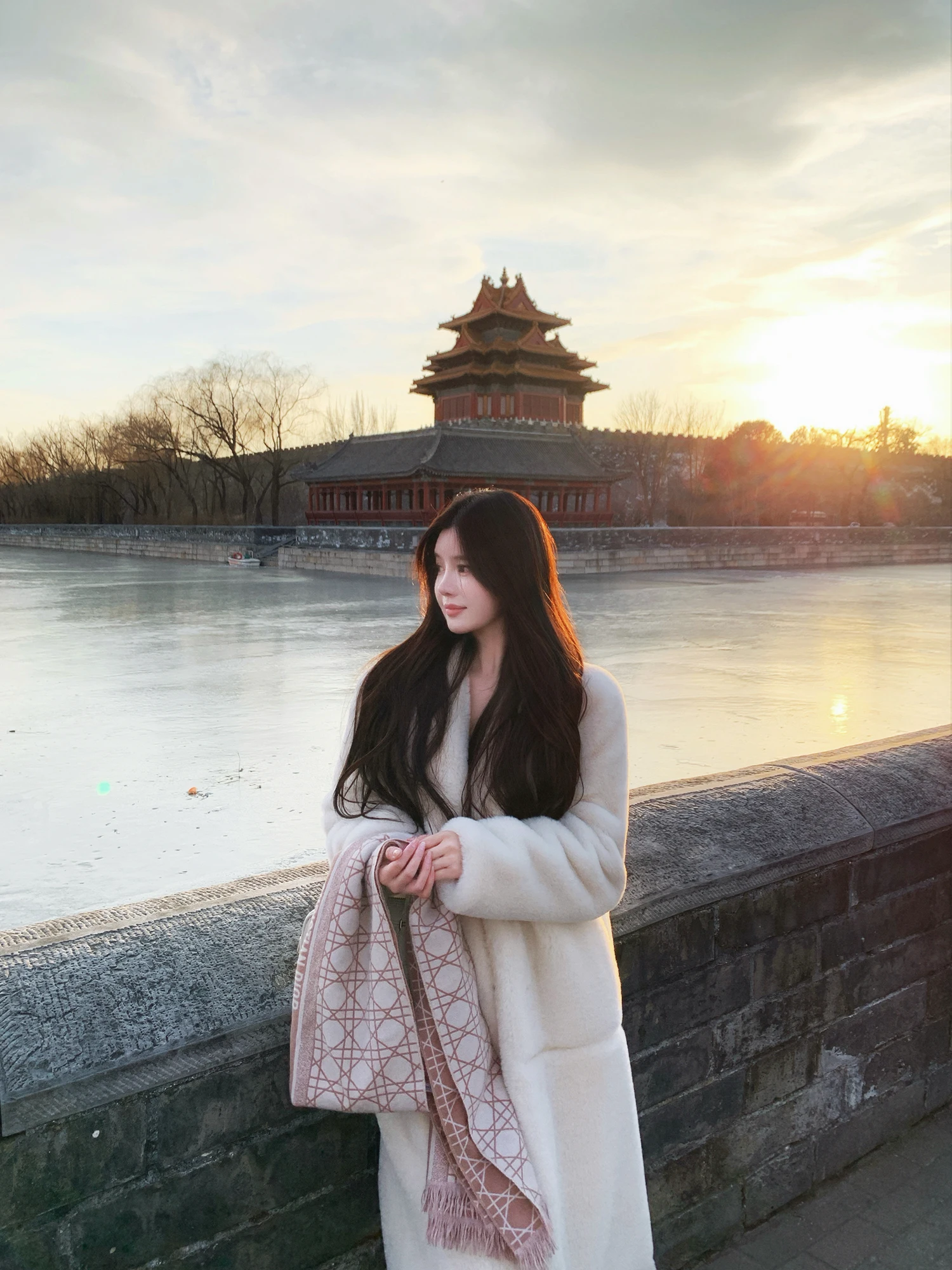 

Ele Long Women's Coat Luxury Artificial Rabbit Fur Warmth Outerwear Environmentally Friendly Fur Coat by the Swan