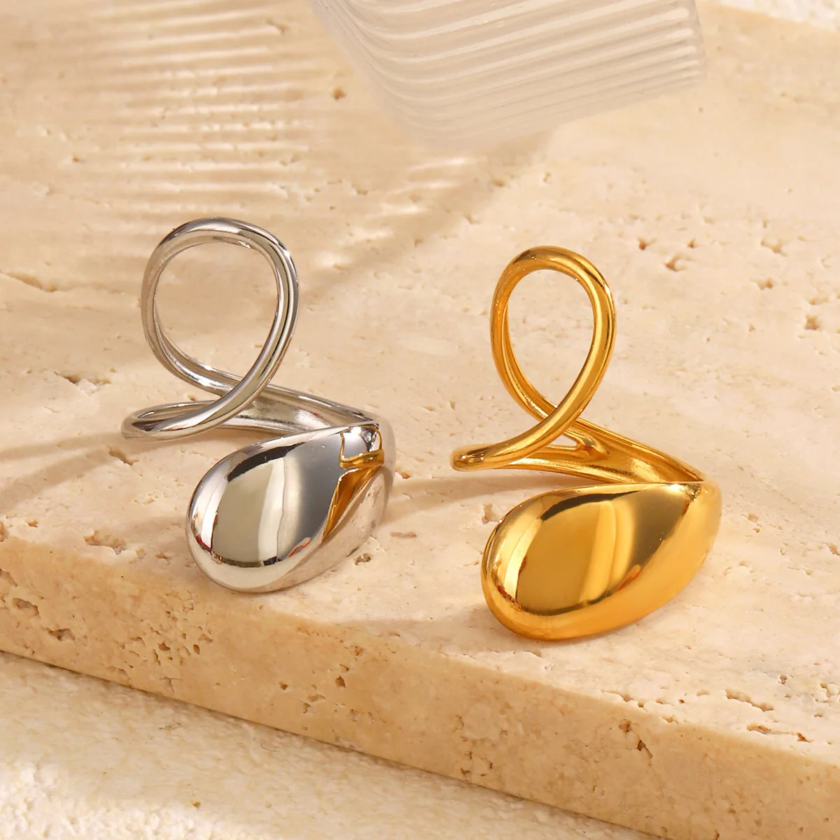 خاتم هندسي عصري جديد على شكل خاص مصنوع من النحاس المطلي بالذهب للنساء، عالي الجودة غير يتلاشى