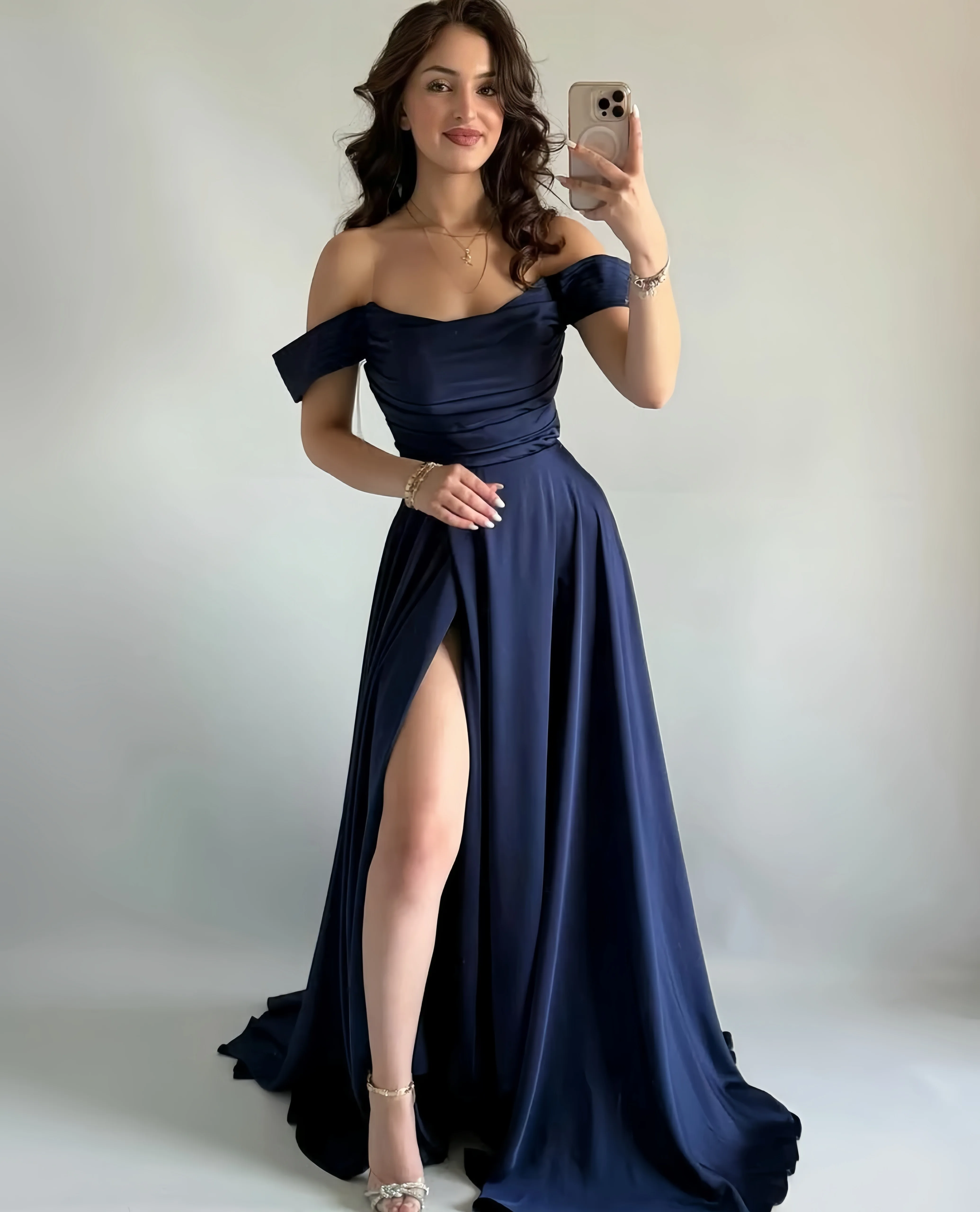 فساتين سهرة فاخرة مخصصة بدون حمالات بدون أكمام على شكل حرف A من الساتان للمناسبات الخاصة