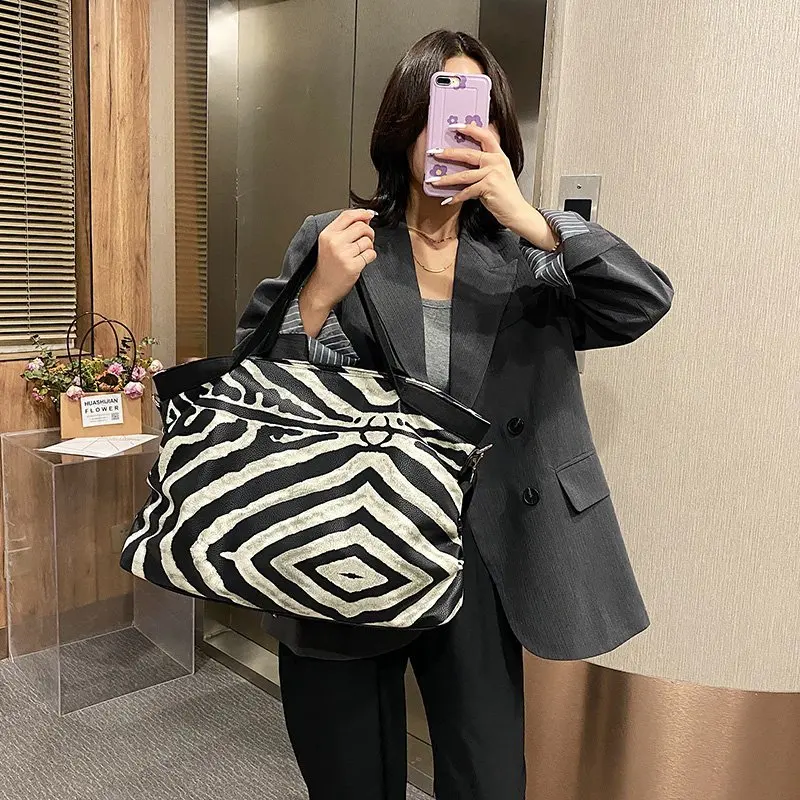 Fashion Zebra Pattern Women\'s Large Capacity Tote Bag Soft Pu Leather Design Ladies Travel Shoulder Messenger Bag High Quality