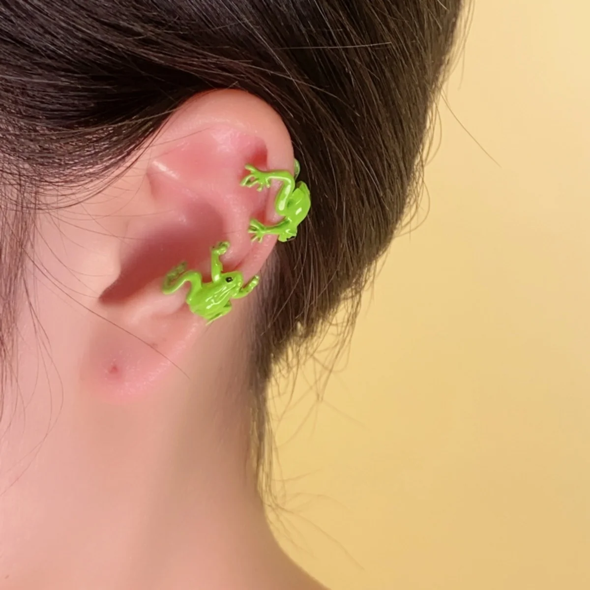 Pendientes minimalistas divertidos con Clips para las orejas de rana verde para mujeres y hombres, temperamento, Animal encantador, lagarto, Gecko, joyería sin perforaciones