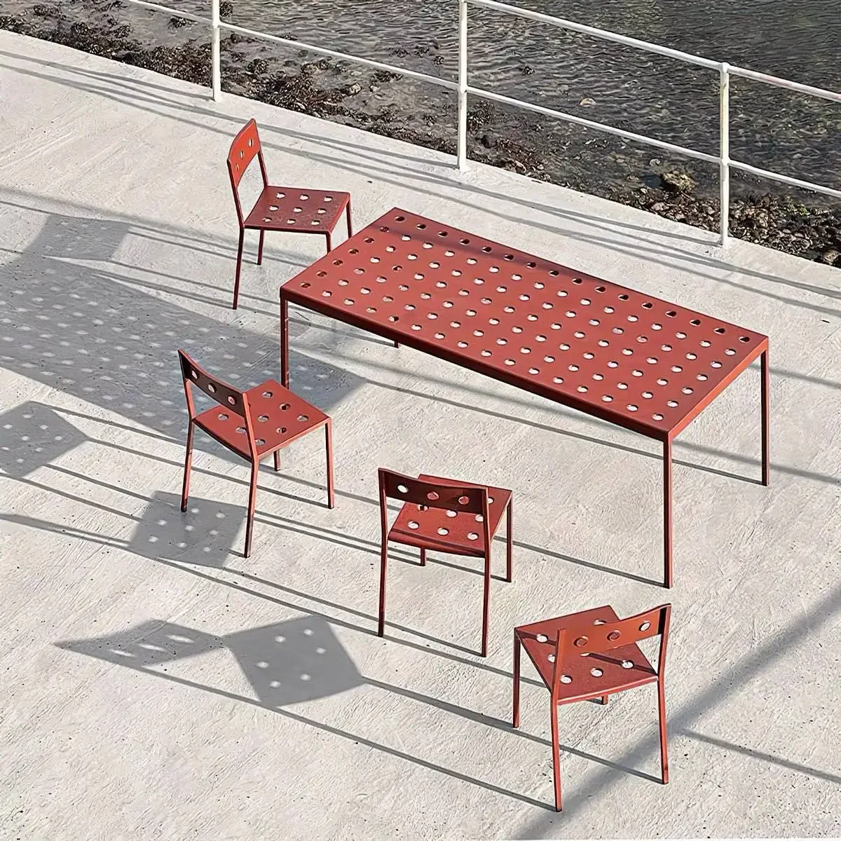 

Tables et chaises de cour de loisirs tout en aluminium, balcon extérieur, café en plein air, magasin de thé au lait, fer forgé