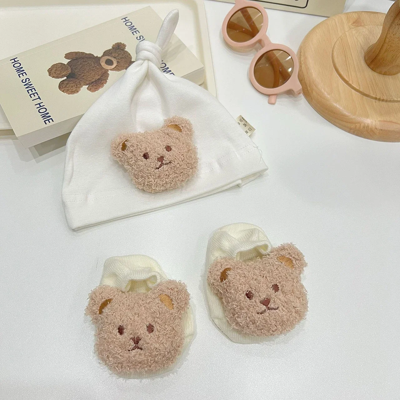 

2Pcs/Set Cute Cartoon Bear Baby Hat Socks Soft Newborn Boy Girl Cap Beanies Infant Toddler Anti-slip Floor Socks