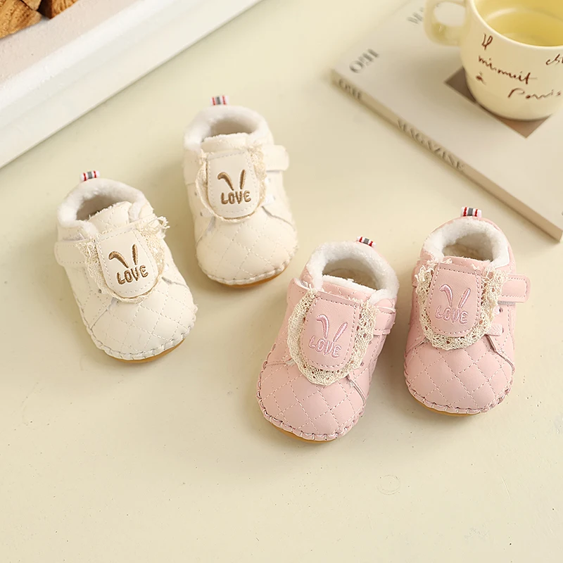 

Милые детские туфли принцессы, замшевые теплые детские туфли на мягкой подошве на липучке, новинка зимы 2024, повседневная обувь для малышей с круглым носком, милые