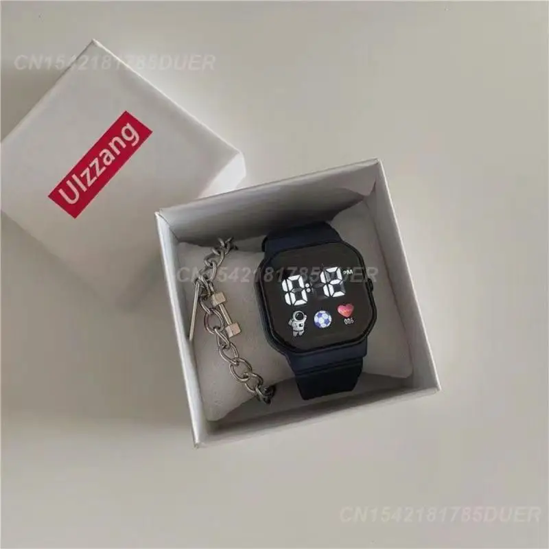 Simple Fashion Childrens Electronic Watch Comfortable Material Gift For Boys And Girls Leisure Time Childrens Digital Watch