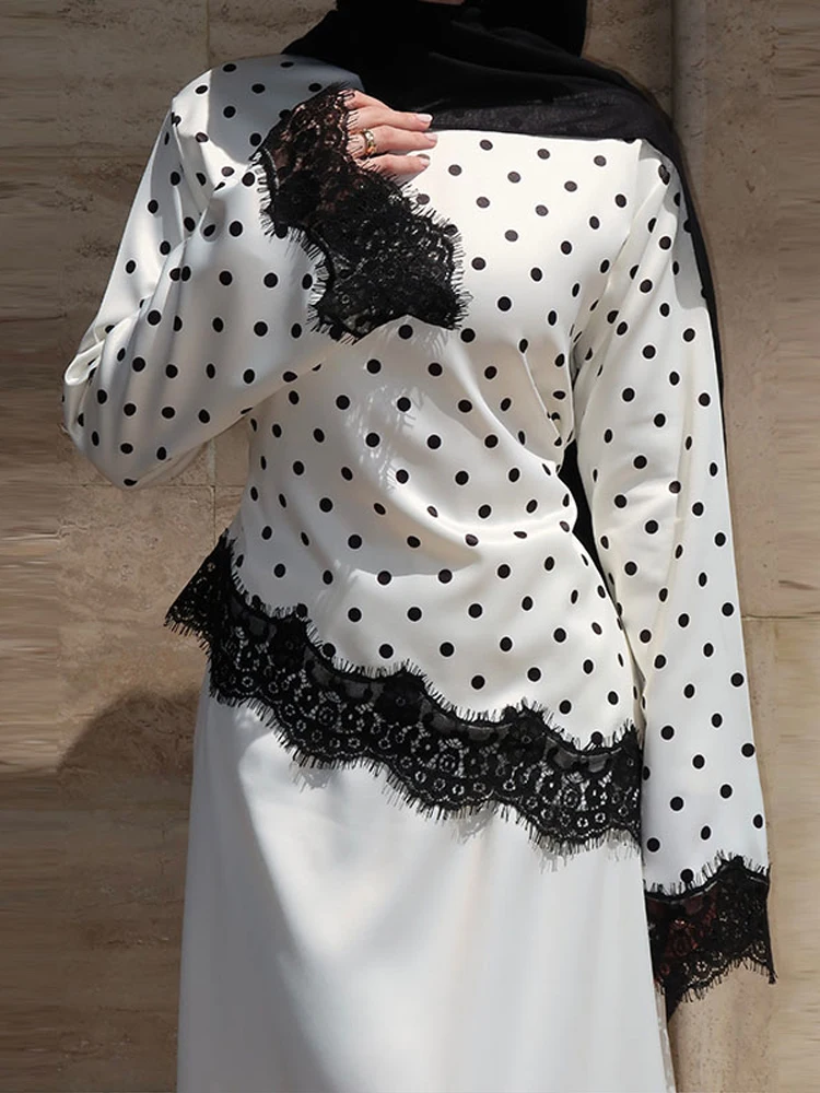 Damenoberteile mit Polka-Dot-Muster, Spitzen-Patchwork, Schnürung am Rücken, unregelmäßiger Saum, modisches Oberteil für Bürodamen, O-Ausschnitt, ausgestellte lange Ärmel, schmal geschnitten, Partykleidung – Detail 1