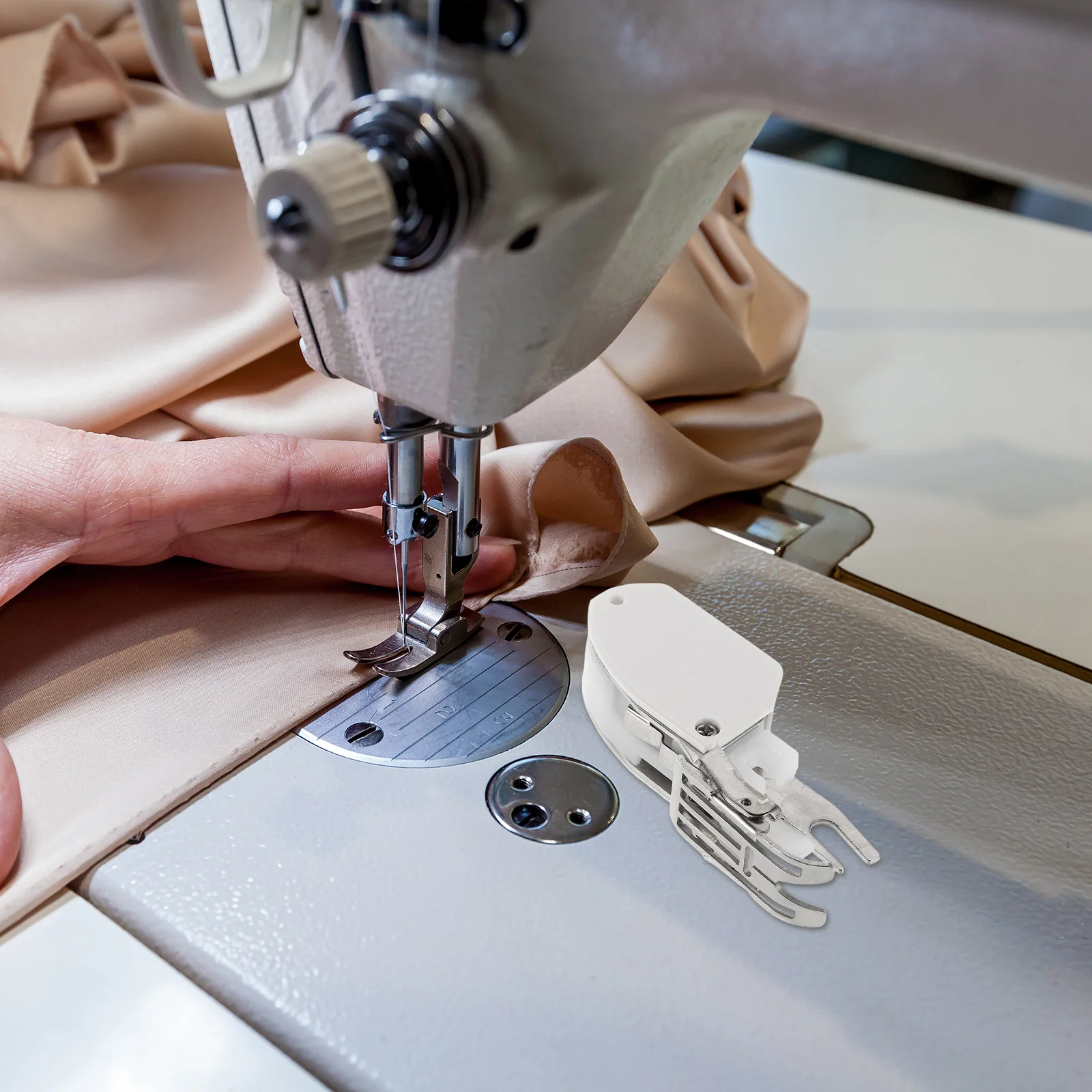 

Universal Sewing Presser Set For Thick Fabric Rolling Hemming Edge Folding Guide Bar Durable Metal Hemmer Foot Adjustable