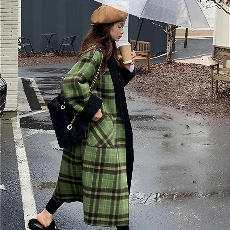 

Retro Long Plaid Woolen Coat For Women's Winter 2023 Loose Front and Back Wear Thickened Long Sleeved Woolen Coat For Commuting