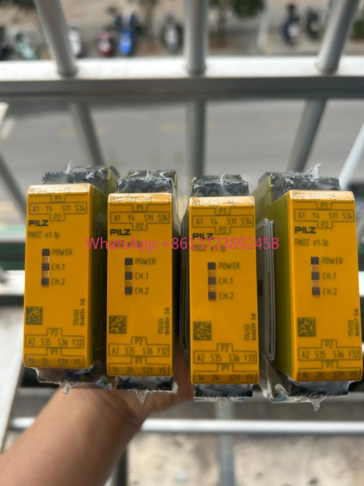 

Pilz safety relay e1.1p 774133 in Stock
