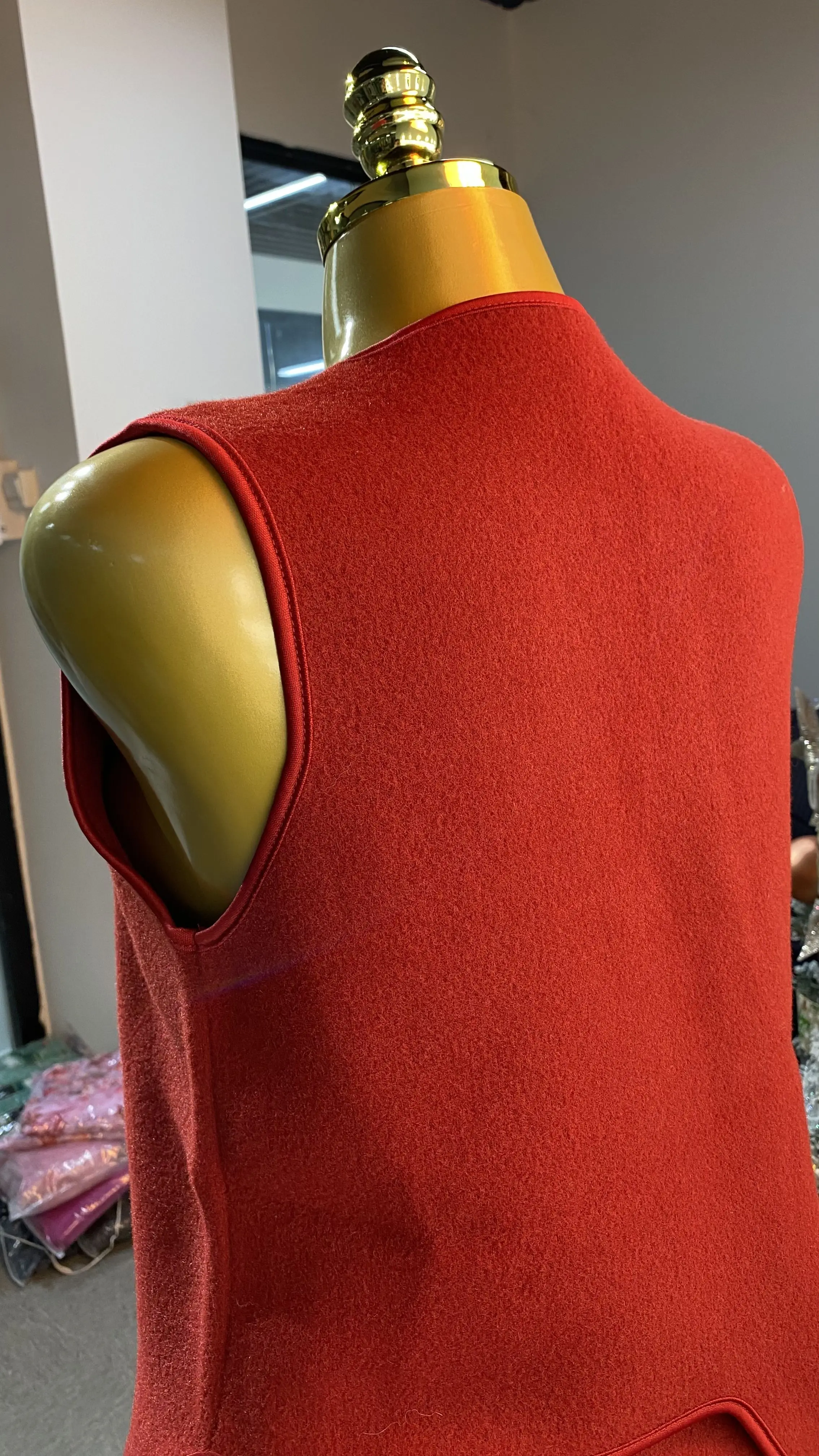 Set di maglione e gonna lavorati a maglia di fascia alta alla moda di nuovo stile autunnale all'ingrosso premium per donne eleganti.-GZXX267