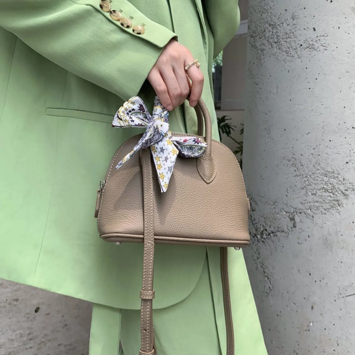 

Новинка 2023 года, мини-кожаная сумка для боулинга, первый слой из воловьей кожи, женская сумка через плечо, сумка-мессенджер