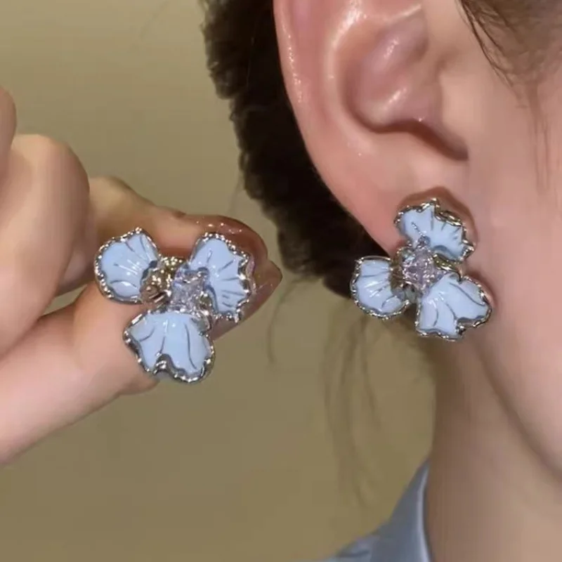 New flower earrings, blue iris, high grade, light luxury, sweet, small female earrings, suitable for party and banquet wear