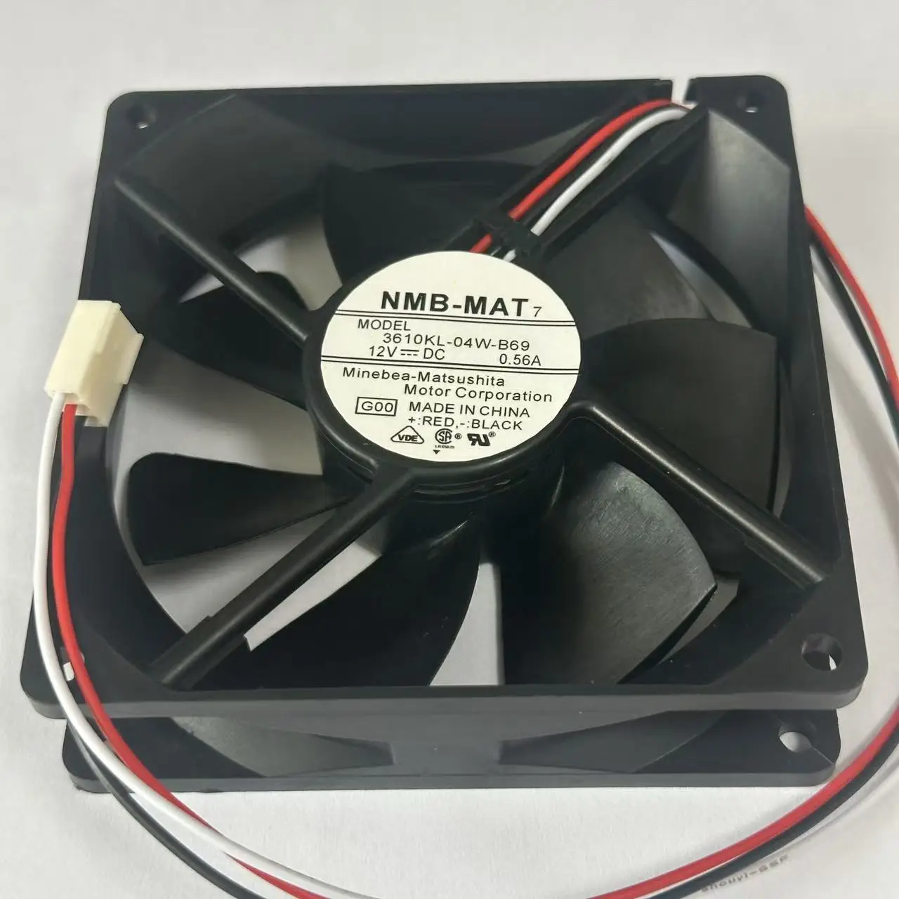 

NMB-MAT 3610KL-04W-B69 G00 DC 12V 0.56A 90x90x25mm Server Cooling Fan