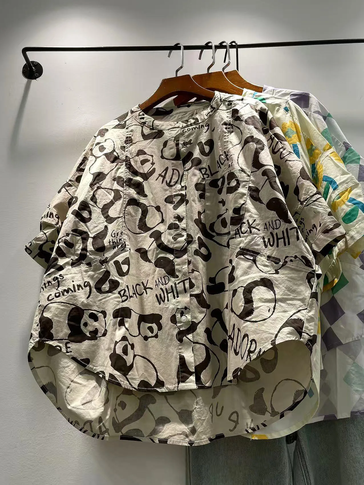 

Женская свободная блузка с круглым вырезом и коротким рукавом на одной пуговице, летняя коллекция 2025, в корейском стиле, с мультяшным принтом, повседневный топ